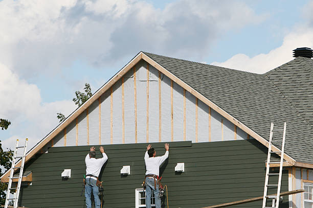 Professional Siding technician working in Gaithersburg, MD